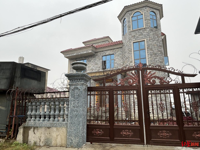 “网红被蛇咬放弃救治后失联”疑云:已被公安机关带走配合调查,有村民称他是“怪才”,是否系炒作有待结论|求真