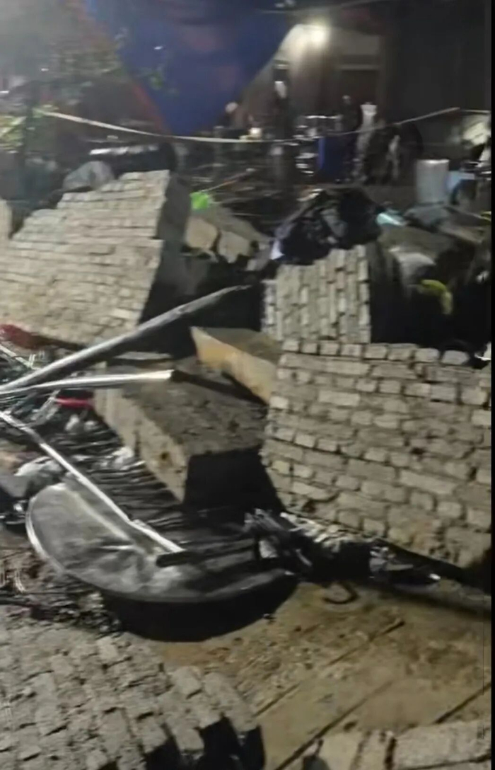 葬礼吃席围墙突然倒塌,砸死6人