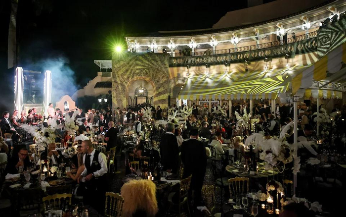 “了不起的特朗普”花天酒地，4200万美国人却正挨饿