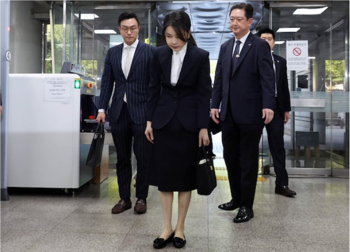 韩媒:首次承认收受“统一教”提供的两只香奈儿手袋,金建希公开致歉