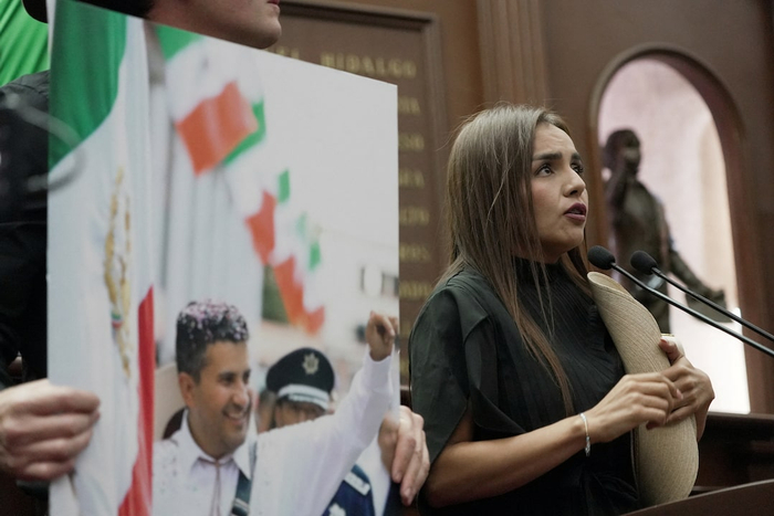 “至少身中六枪身亡”!墨西哥遇害市长遗孀接任其职务,誓言继续打击贩毒集团
