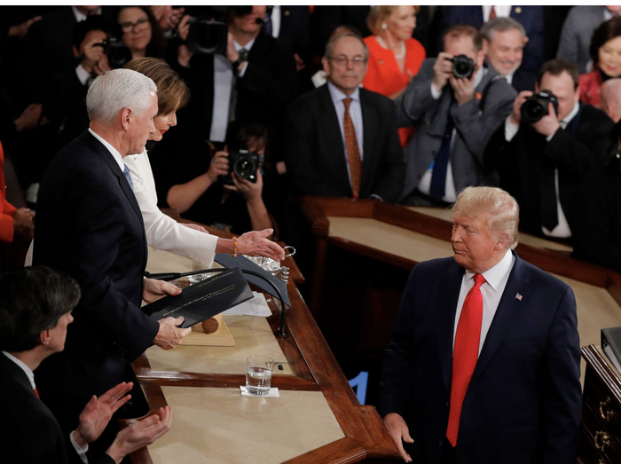 美前众院议长佩洛西宣布退休！被特朗普称为“邪恶女人”，4个名场面看两人如何结怨