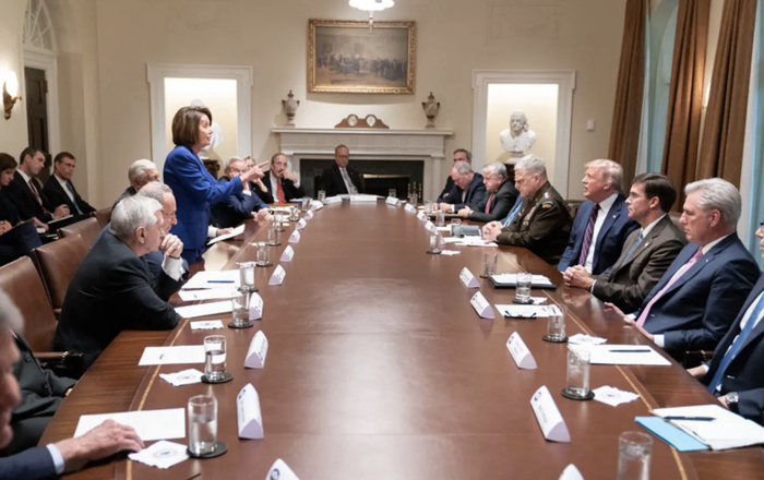 美前众院议长佩洛西宣布退休！被特朗普称为“邪恶女人”，4个名场面看两人如何结怨