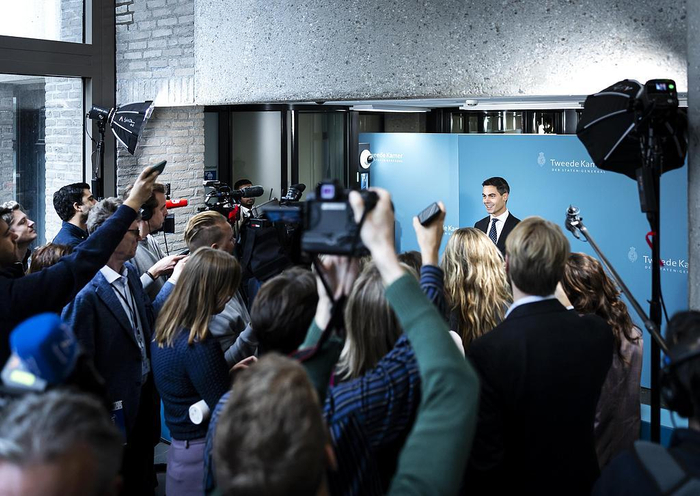 “像羊羔一样”跟着美国，“欧洲政治风向标”荷兰怎么了？