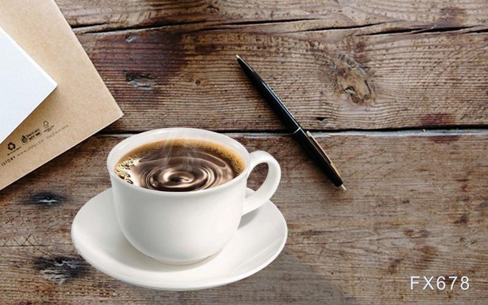 美联储官员对降息持谨慎态度，金价自三周高点回落，油价权衡相互冲突的信号