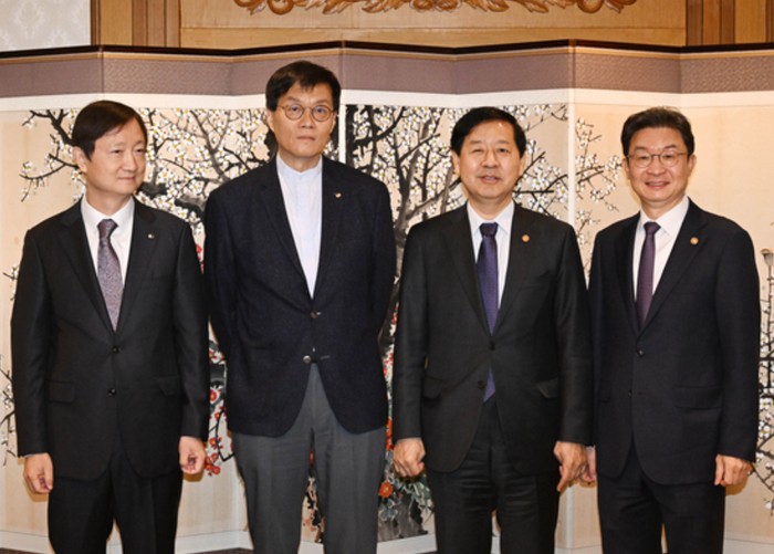 韩国汇率保卫战升温:金融主官口头干预 养老金或出手救汇