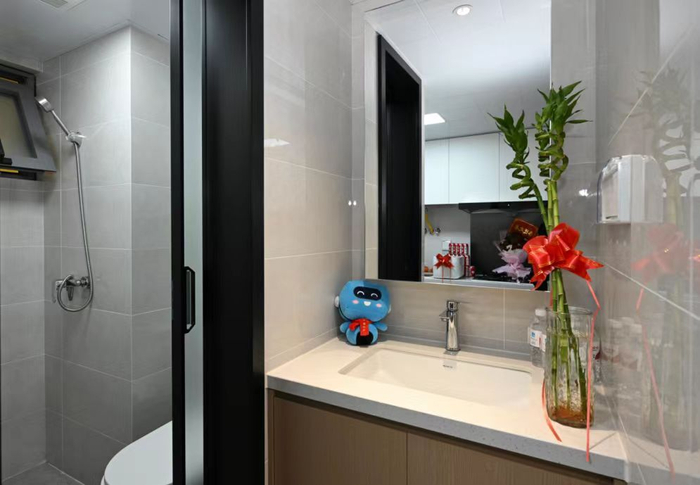 改造后的漕溪三村，为居民增加了套内卫生间。徐汇区 供图