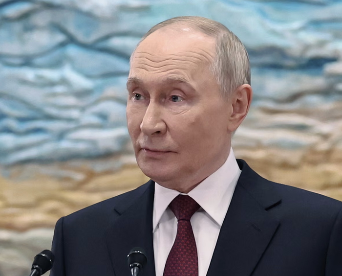 普京最新发声：特朗普特使是“一个聪明人”，达成停火协议前提是乌克兰撤出顿巴斯