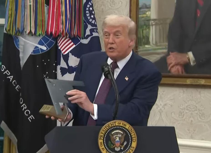 特朗普再提增购B-2,称其“不可思议、完全隐形”