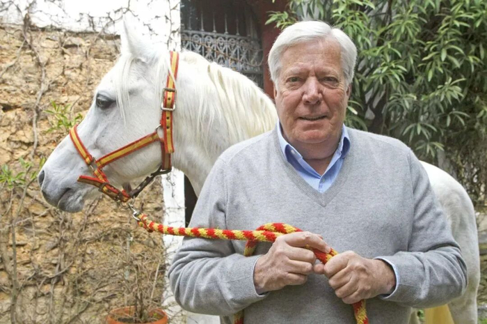 被25年好友玩弄，被骗150亿美元？82岁爱马仕继承人被曝无钱可用，去国外只能坐经济舱