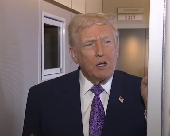 美防长被爆在一次打击“贩毒船”行动中下令“杀光所有人”，特朗普回应