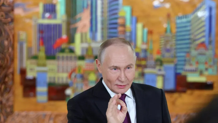 俄美谈停战无功而返，俄国旗插上“乌东心脏”