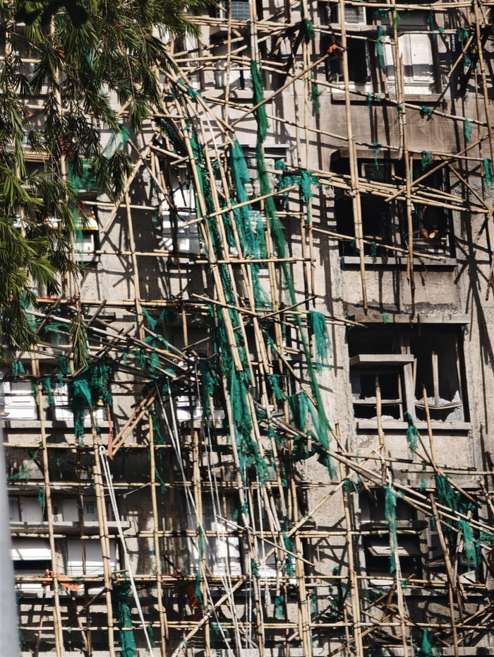 大火后的香港宏福苑:伤痛、自救与互助