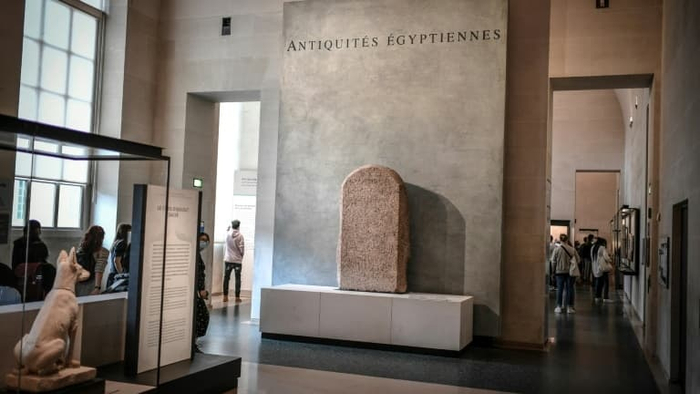 卢浮宫埃及古物图书馆发生严重漏水 多部古籍受损