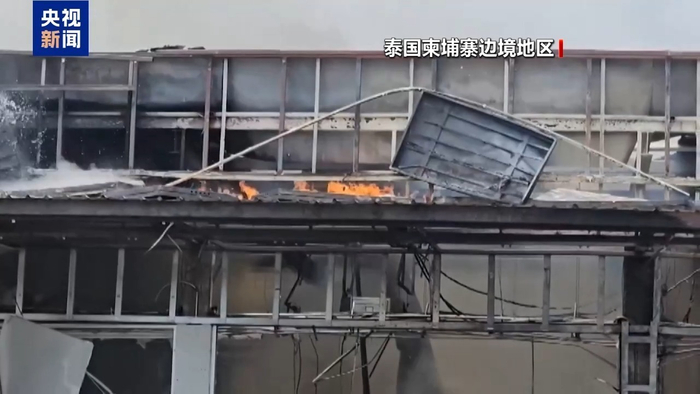 泰军称摧毁柬关键军事目标 超5万名平民已被疏散