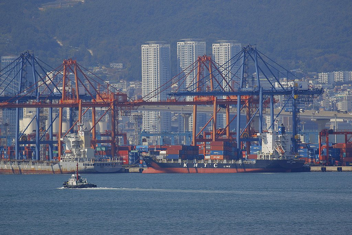 今年韩国出口额逼近日本,韩产业界期待“追平乃至反超”