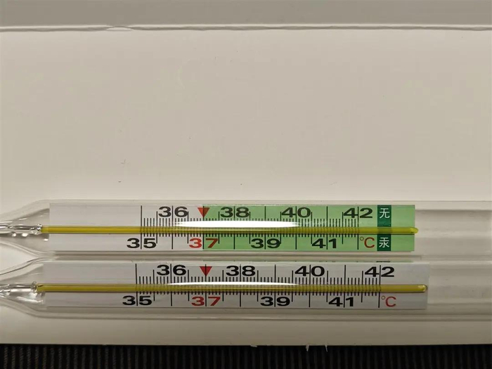 “以前5元现在15”，有人一次抢购20支水银体温计，医务人员：没必要囤！记者实测无汞版：狂甩45次才降到36度