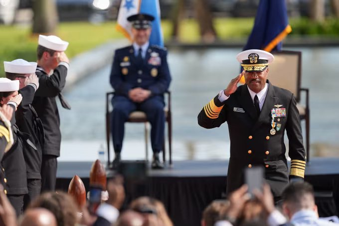 频繁传出与美防长分歧,敏感时刻,美国南方司令部司令卸任并交出指挥权