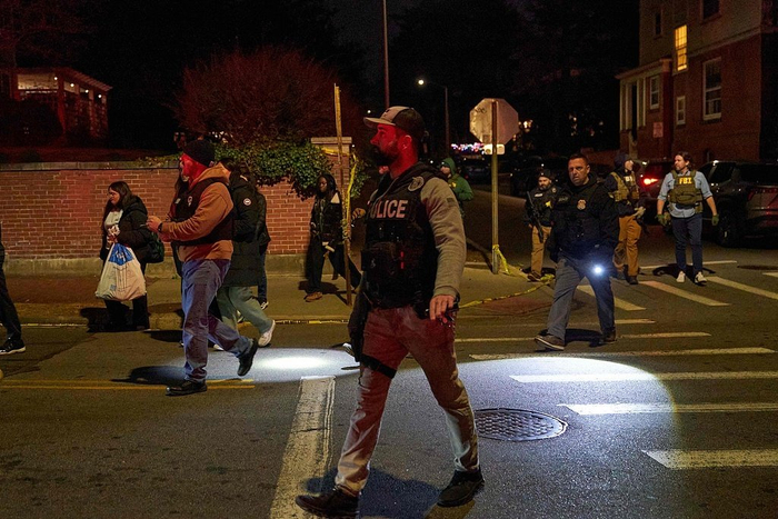 美警方拘留一名布朗大学枪击案嫌疑人