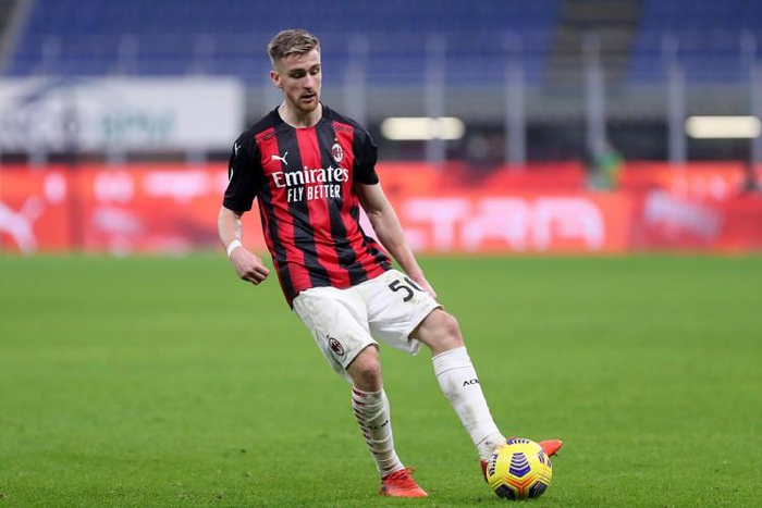 记者:米兰与萨勒马科尔斯就涨薪续约达成协议,官宣即将到来