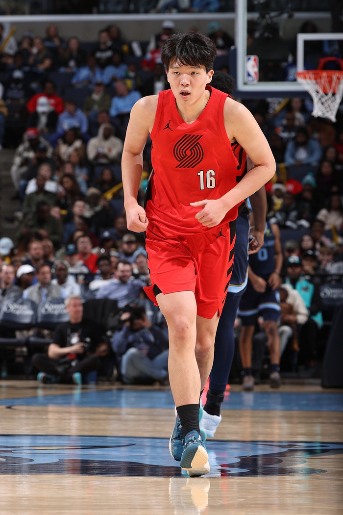 开拓者媒体人:球队16顺位选了杨瀚森又不用 拿成绩你选他干嘛?