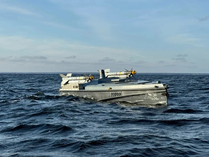 乌克兰神秘“第13组”首袭俄罗斯潜艇，海战规则正在被改写