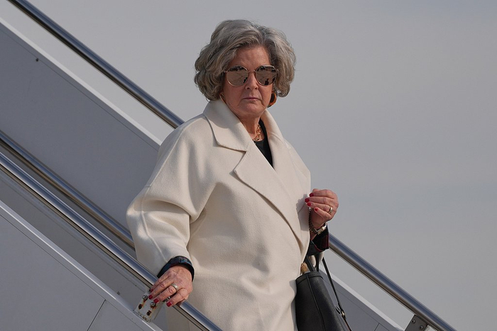 特朗普被指“酗酒人格”,美政府回应“断章取义”,白宫为幕僚长“辛辣吐槽”紧急降温