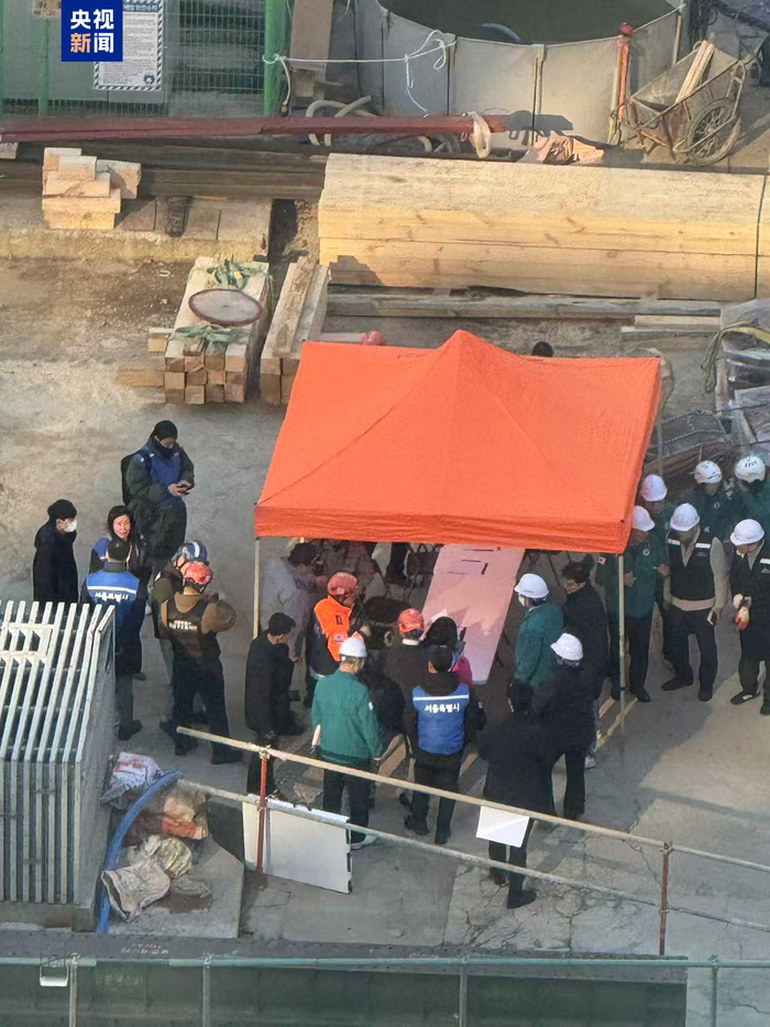 韩国首尔地铁施工现场钢筋倒塌事故7名被埋人员已全部救出
