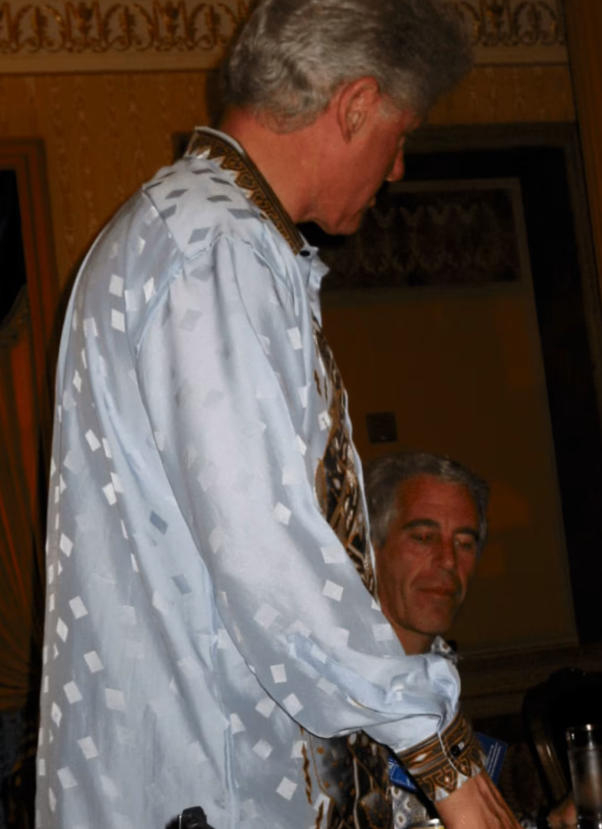 美国司法部公布爱泼斯坦案文件：克林顿成重点，几乎没提特朗普