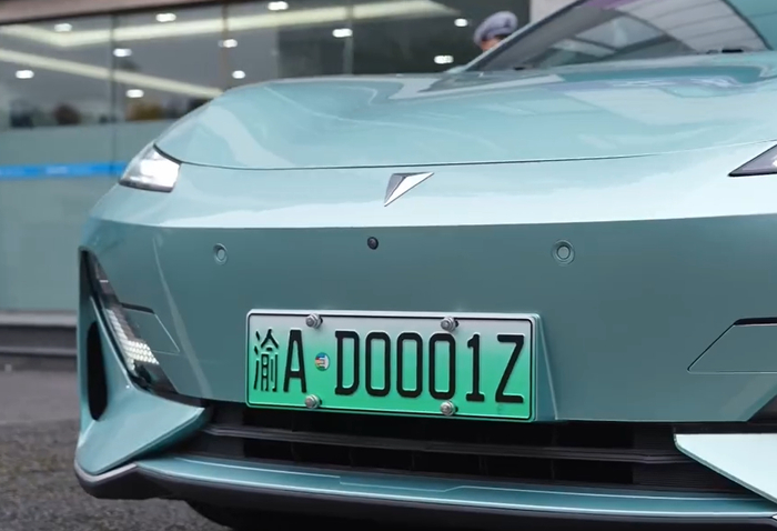 重庆发布国内首块L3级自动驾驶专用正式号牌