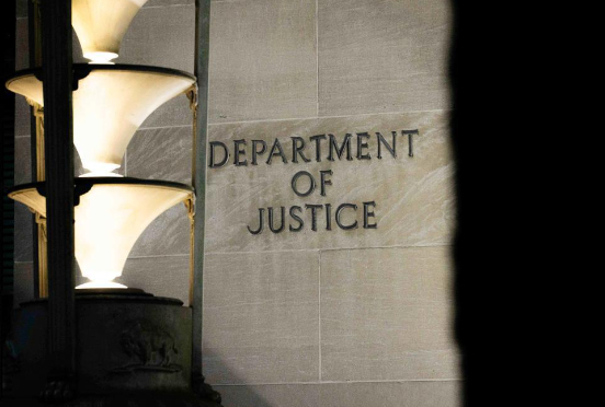 美官员称部分公开爱泼斯坦案文件是为保护受害者