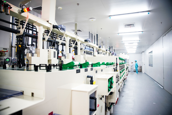 封装基板生产车间（央广网记者 尚天宇 摄）