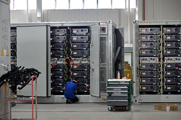 美媒炒作：五角大楼和AI巨头的共同软肋，绕不开中国电池