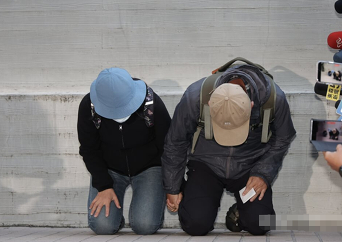 台北市随机攻击案，犯罪嫌疑人父母下跪向各界道歉