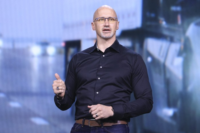 “变革伴随着摩擦”？马斯克老对手或接手通用