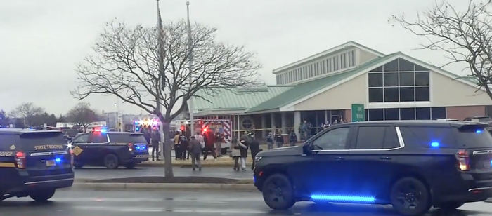 美国特拉华州机动车管理局枪击事件致一名州警死亡