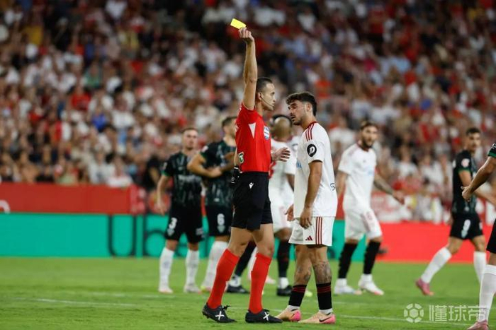 塞维利亚半程联赛已领54张黄牌，为五大联赛黄牌数最多的球队