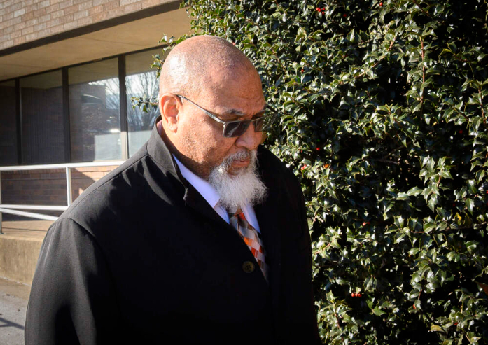 哈佛医学院太平间前主管盗卖教学遗体器官 被判8年监禁，妻子协助寄送一同被判刑