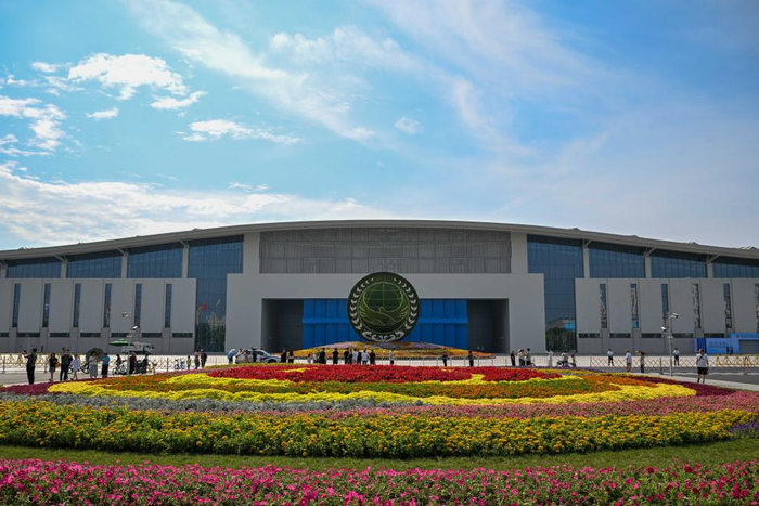 世界舞台上的中国定力、魄力与担当