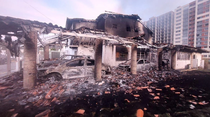 现场画面曝光！美媒公布美军打击委内瑞拉蒂乌纳堡基地后景象