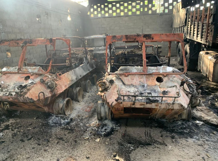 现场画面曝光！美媒公布美军打击委内瑞拉蒂乌纳堡基地后景象