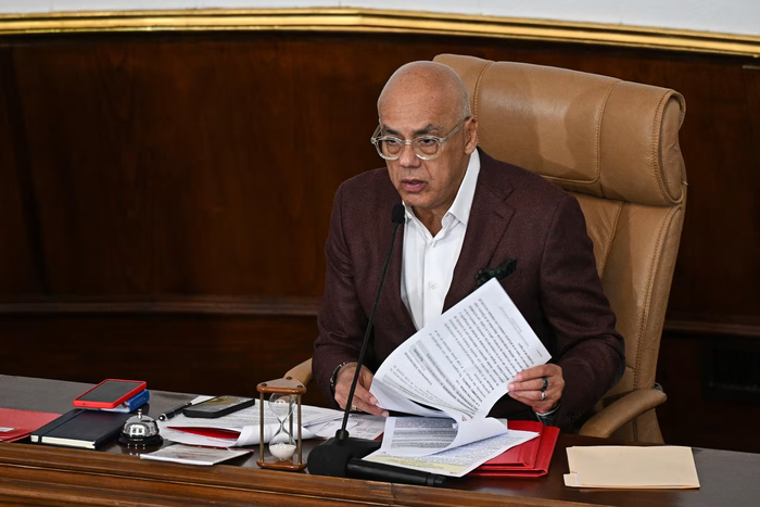 委内瑞拉全国代表大会举行会议 现任主席连任