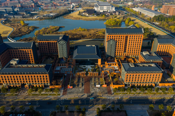 省委书记开年调研，“10万亿预备役”急什么？