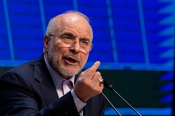 伊朗政府多举措应对局势 强化安全与供应