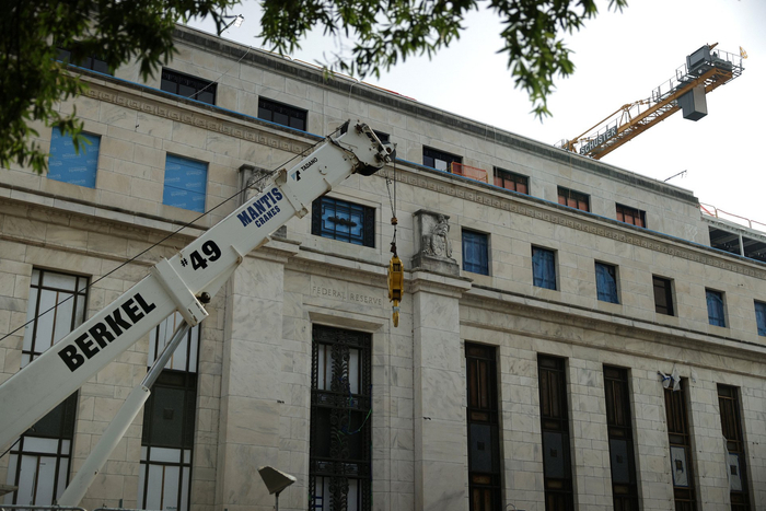 美联储时隔47年再现“临时主席”？鲍威尔遭刑事调查，共和党“内讧”！关键参议员表态：反对特朗普所有人事任命