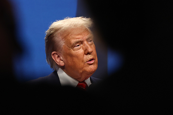 美官员称特朗普正寻求通过外交途径应对伊朗局势的可能性