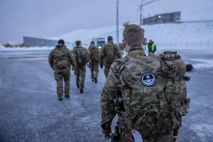 美媒：丹麦向格陵兰岛增派部队，军方发布士兵抵达照片