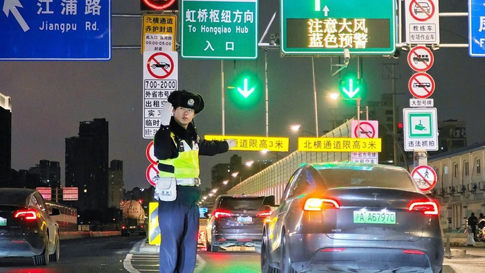寒潮夜，上海高架警力增五成，多条高速限速调整