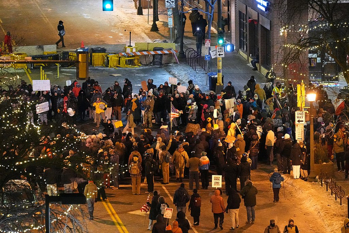 又一民众遭执法人员枪杀，明尼苏达州硬刚美政府