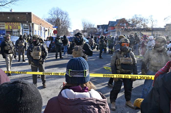 特朗普称政府正“全面审查”移民执法人员枪杀美公民事件